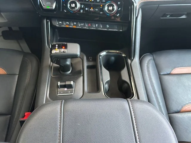 Used 2025 White GMC AT4 image 6