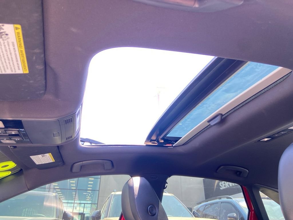 Used 2019  Volkswagen R-Line image 19