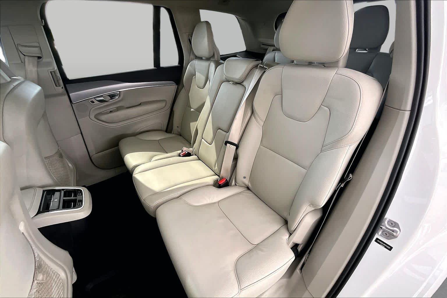 Used 2021 Crystal White Metallic Volvo Momentum image 20