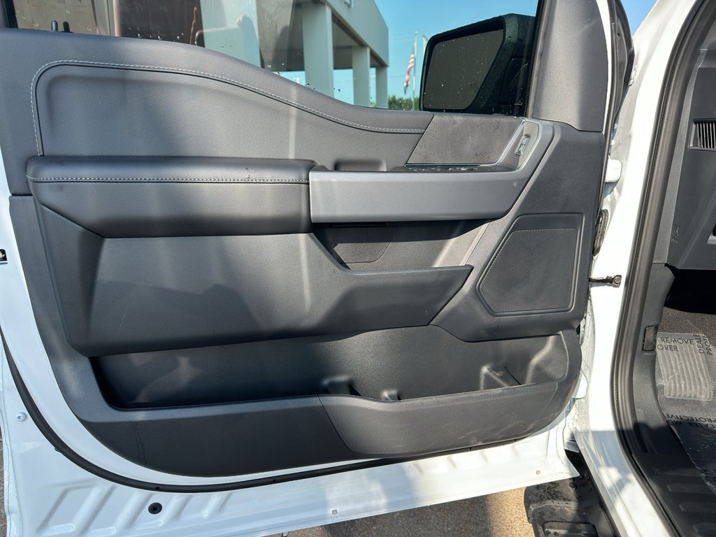 New 2026 Oxford White Ford XLT image 15