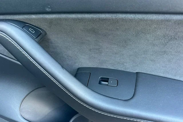 Used 2023  Tesla Base image 19