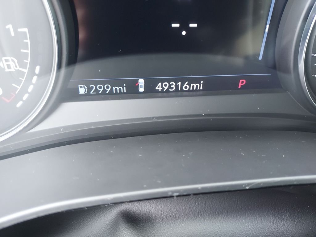 Used 2023 White Cadillac Sport image 19