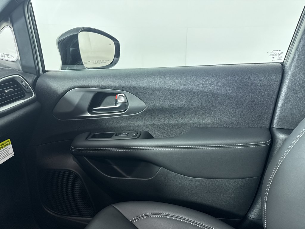 2026 Chrysler Pacifica Select - Photo 37
