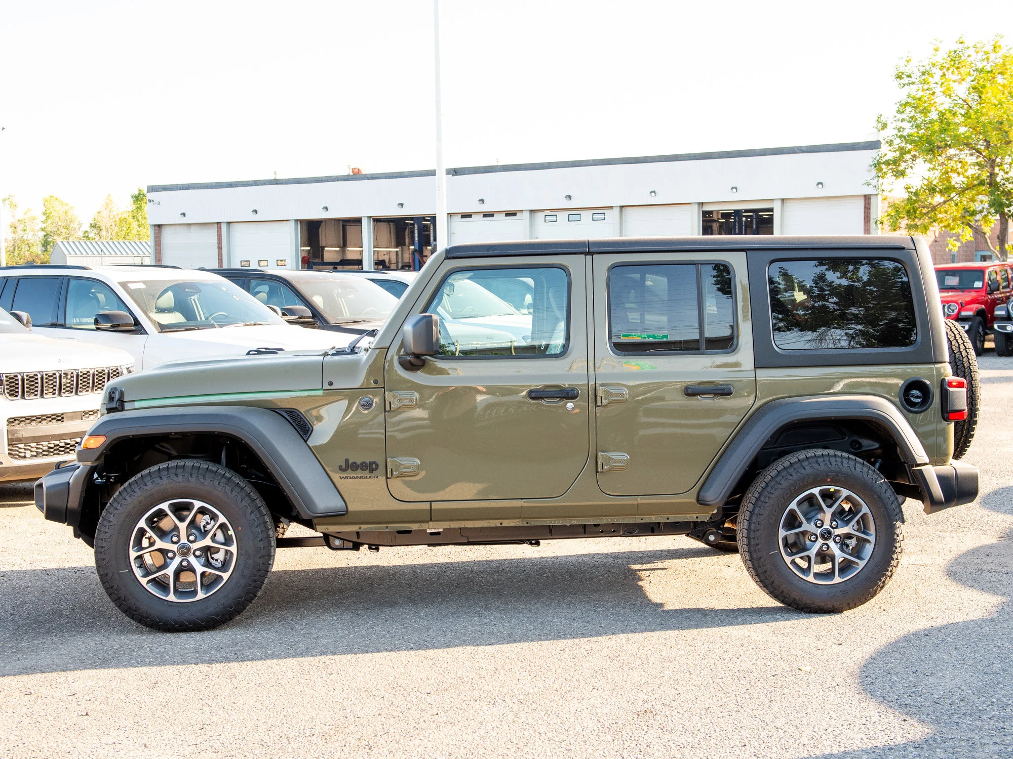 Used 2025 41 Jeep Sport S* 4 Door 4x4, Heated Seats/Wheel, Safety Group, Alpine Audio image 3