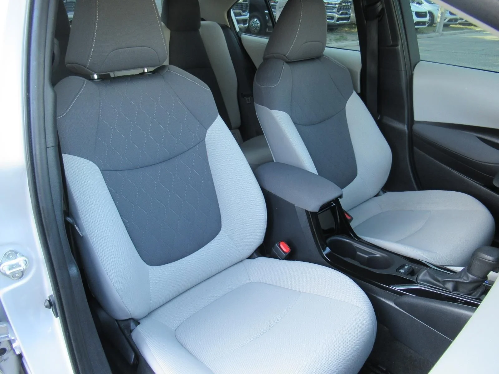 Used 2022 Silver Toyota LE image 10