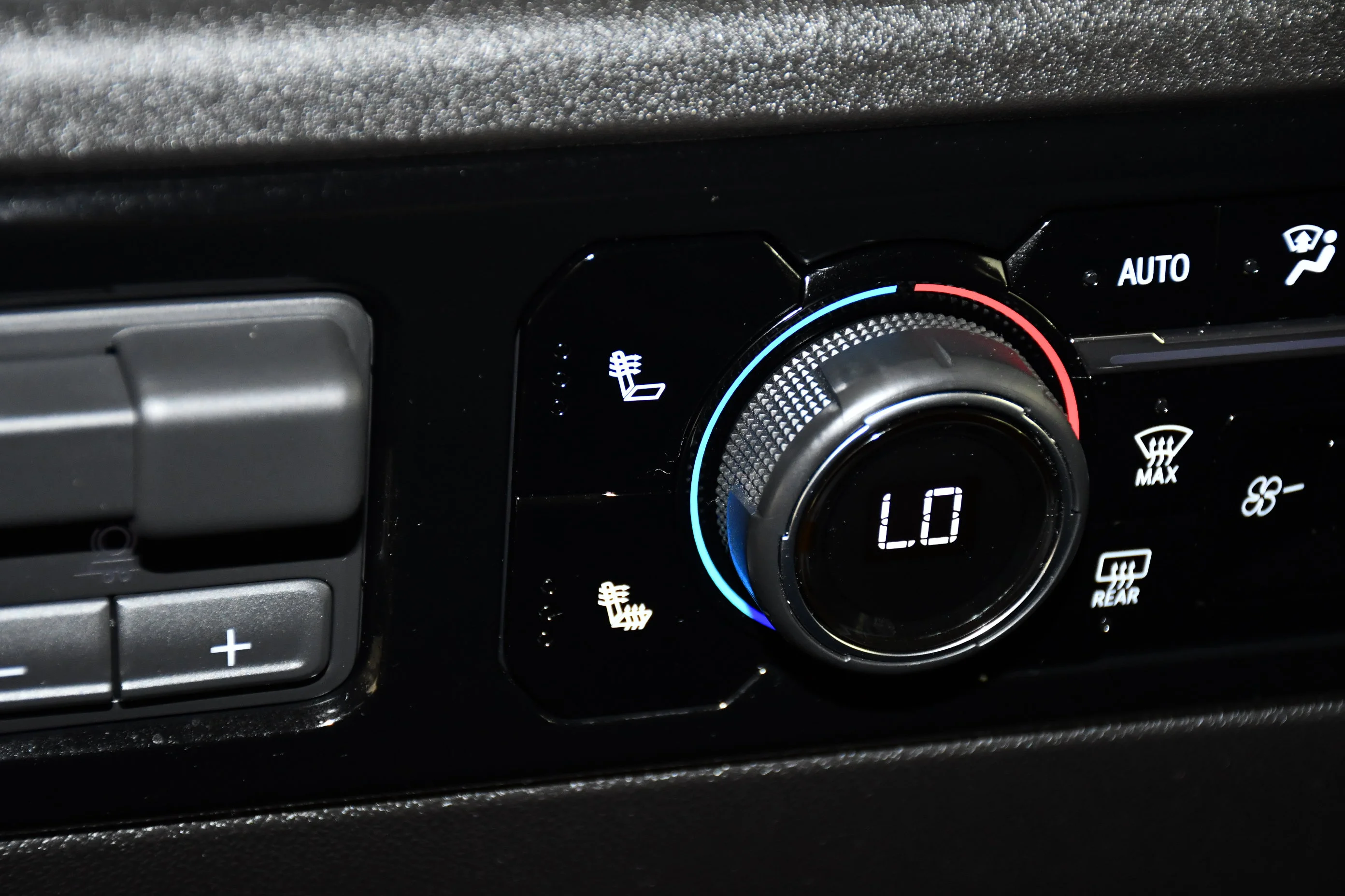 Used 2025 Summit White Chevrolet LT image 32