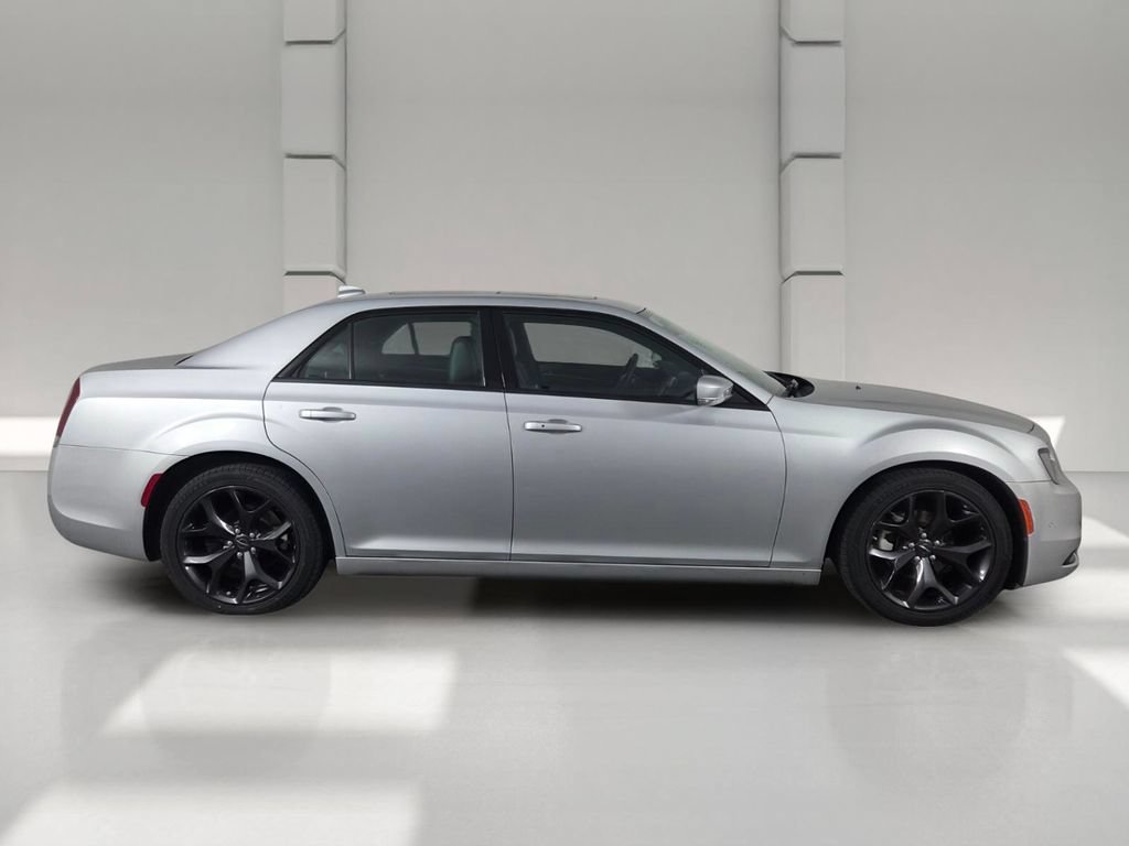 Used 2023 Silver Mist Clearcoat Chrysler 300S image 4