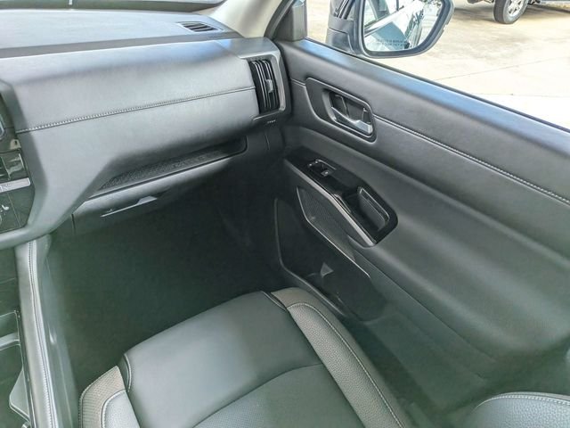 Used 2026 Green Nissan SL image 14