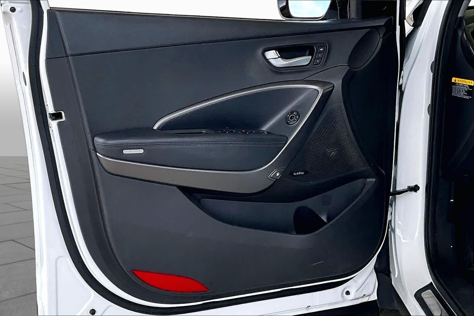 Used 2014 Frost White Pearl Hyundai  image 21