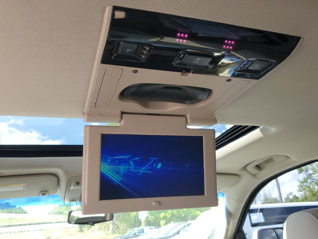 Used 2018 Crystal White Cadillac Premium Luxury image 18