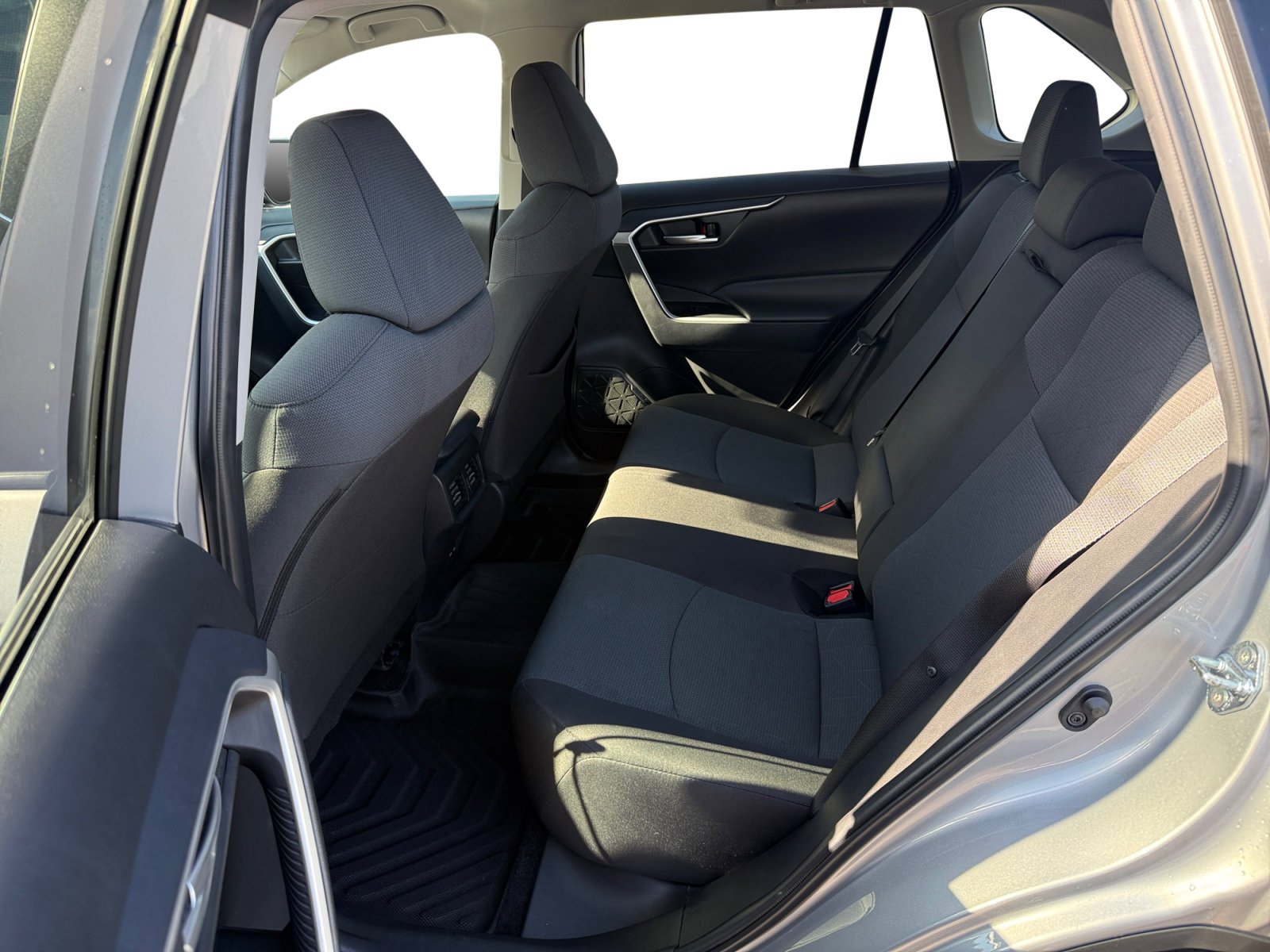 Used 2025 Silver Sky Metallic Toyota XLE image 16