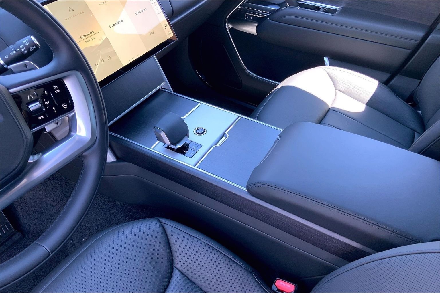 New 2026 Carpathian Grey Land Rover SE image 7
