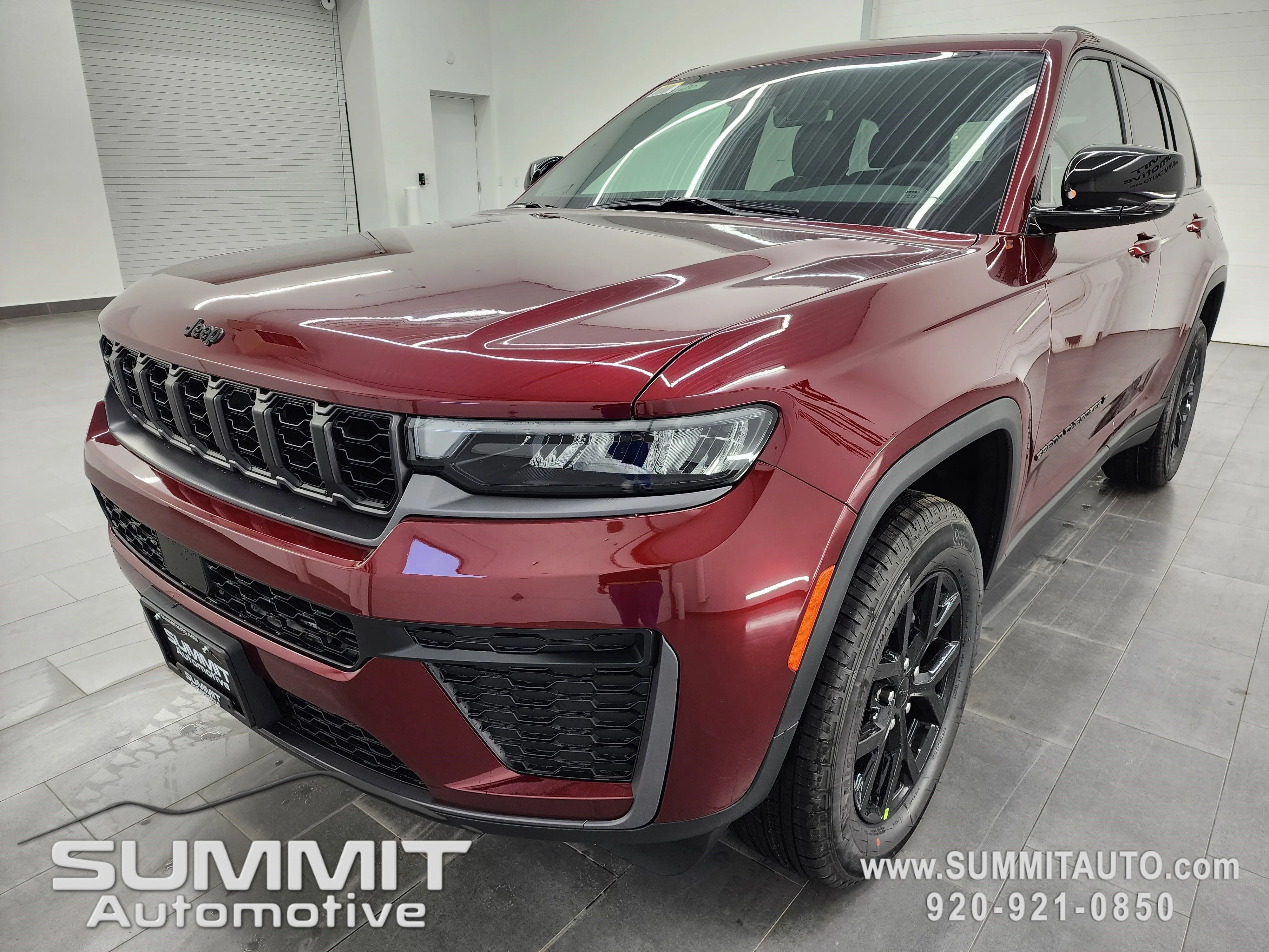 New 2026 Velvet Red Pearl-Coat Exterior Paint Jeep Altitude image 7
