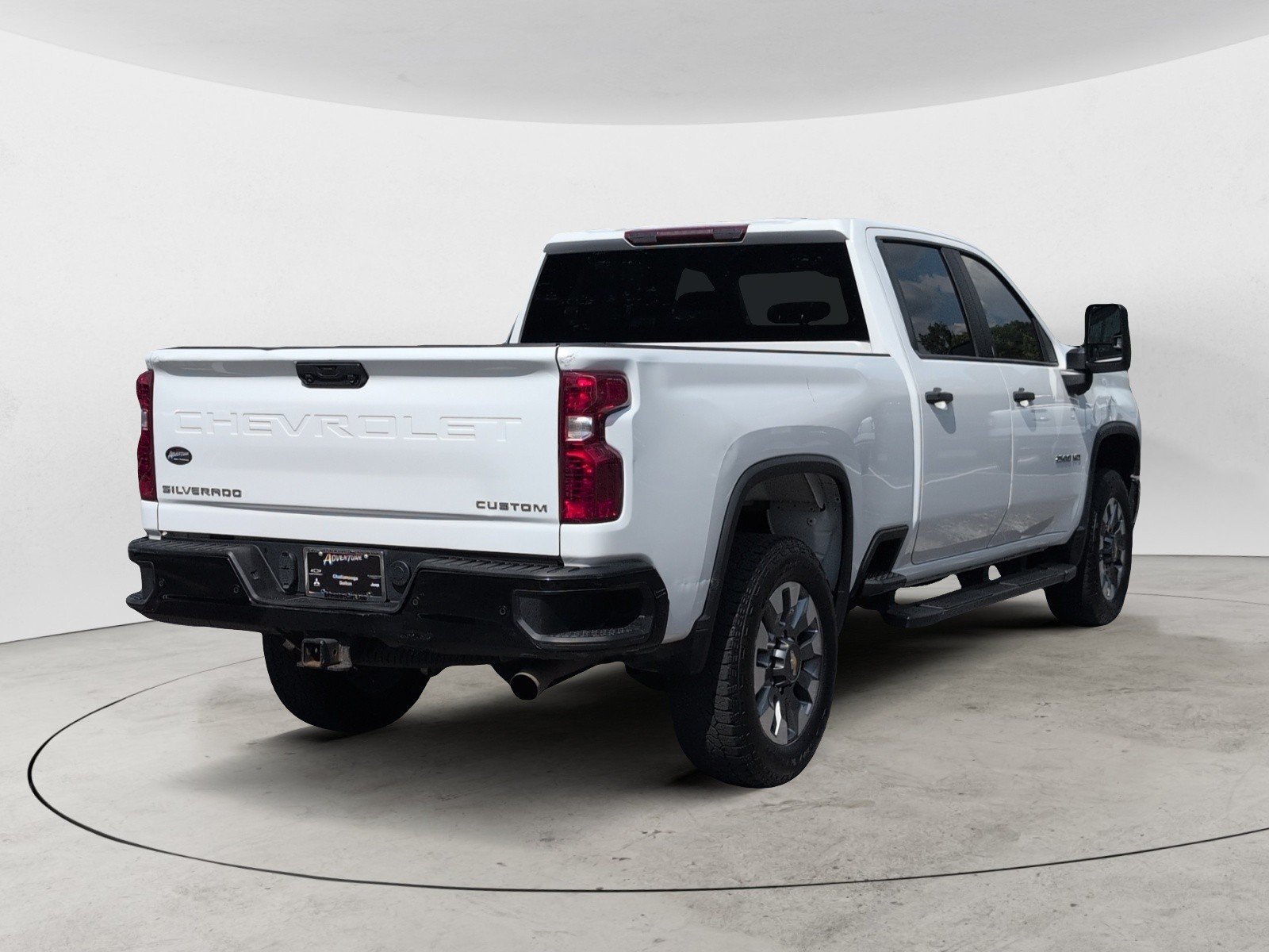 Used 2024 Summit White Chevrolet Custom image 3
