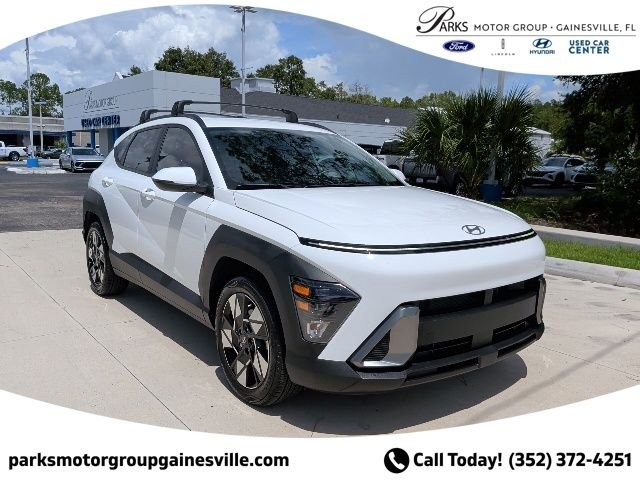 Used 2024 White Hyundai SEL image 1