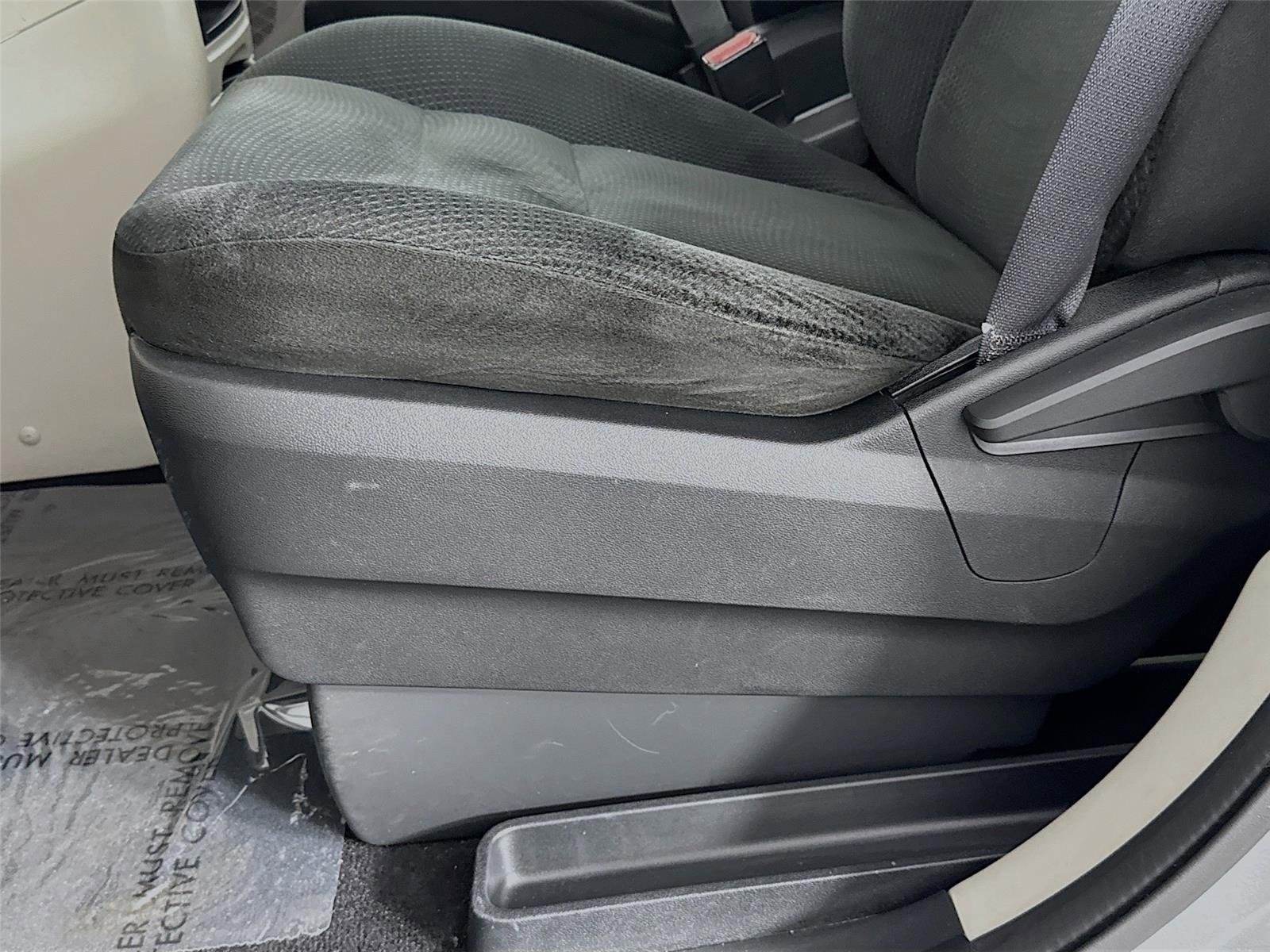 Used 2016 Billet Silver Metallic Clearcoat DODGE SE image 18