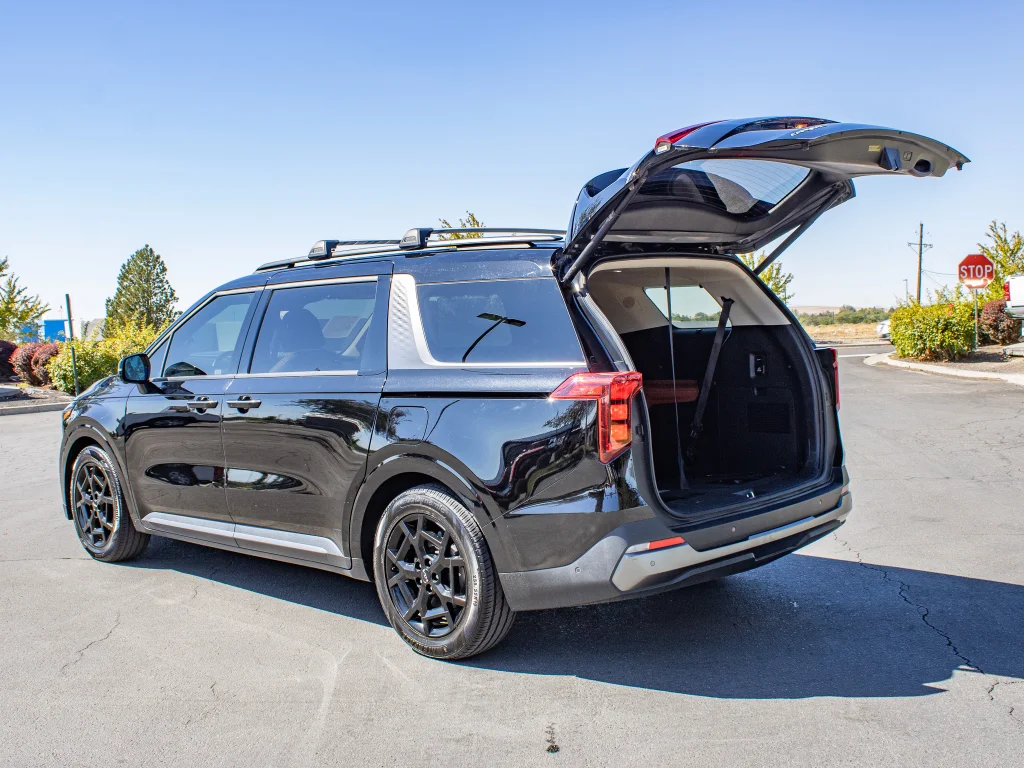 Used 2025 Aurora Black Pearl Kia SX image 9