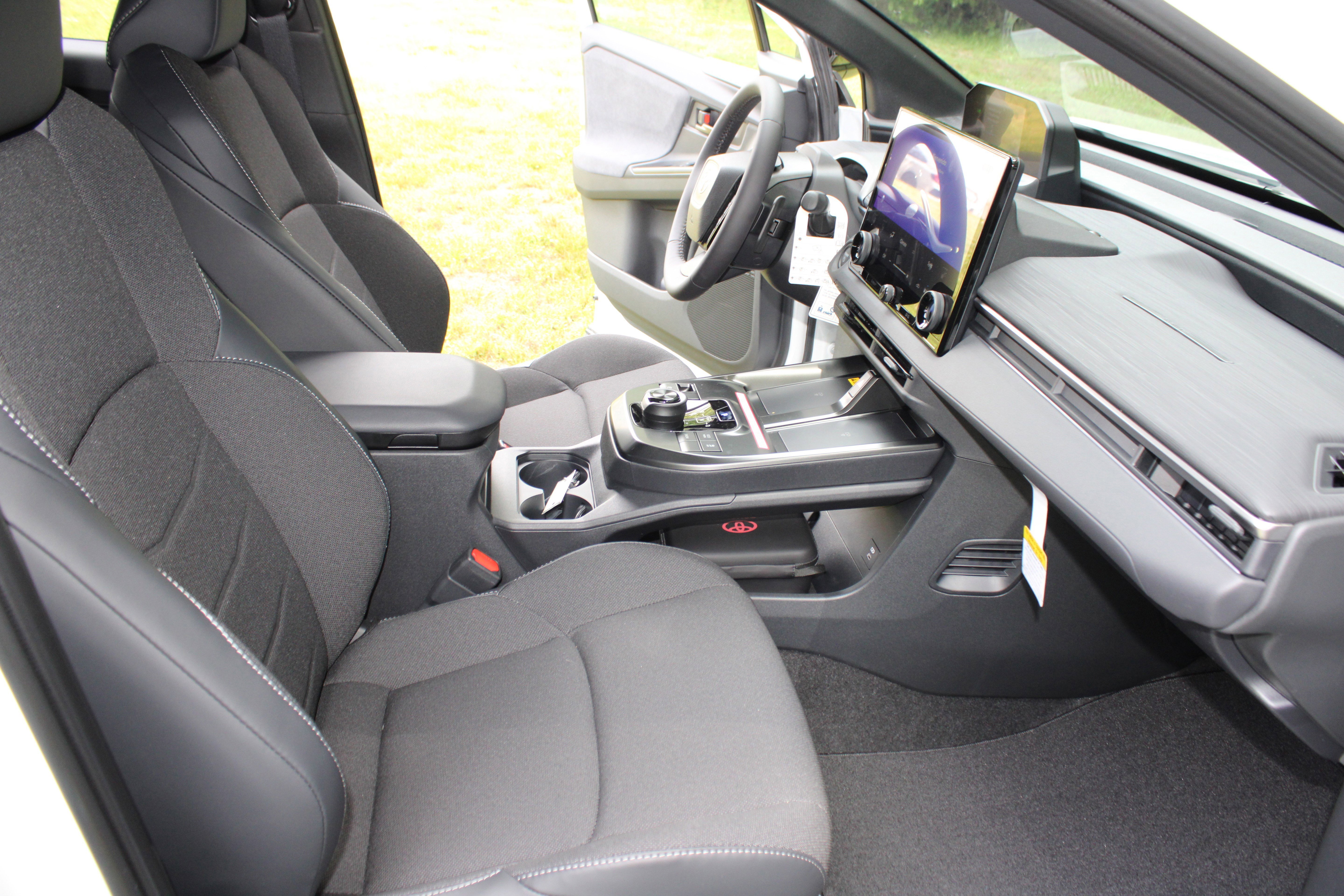 New 2026 Wind Chill Pearl <sup>1</sup> Toyota  SE image 22