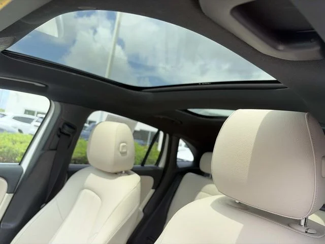 Used 2025  Mercedes-Benz GLA 250 image 21