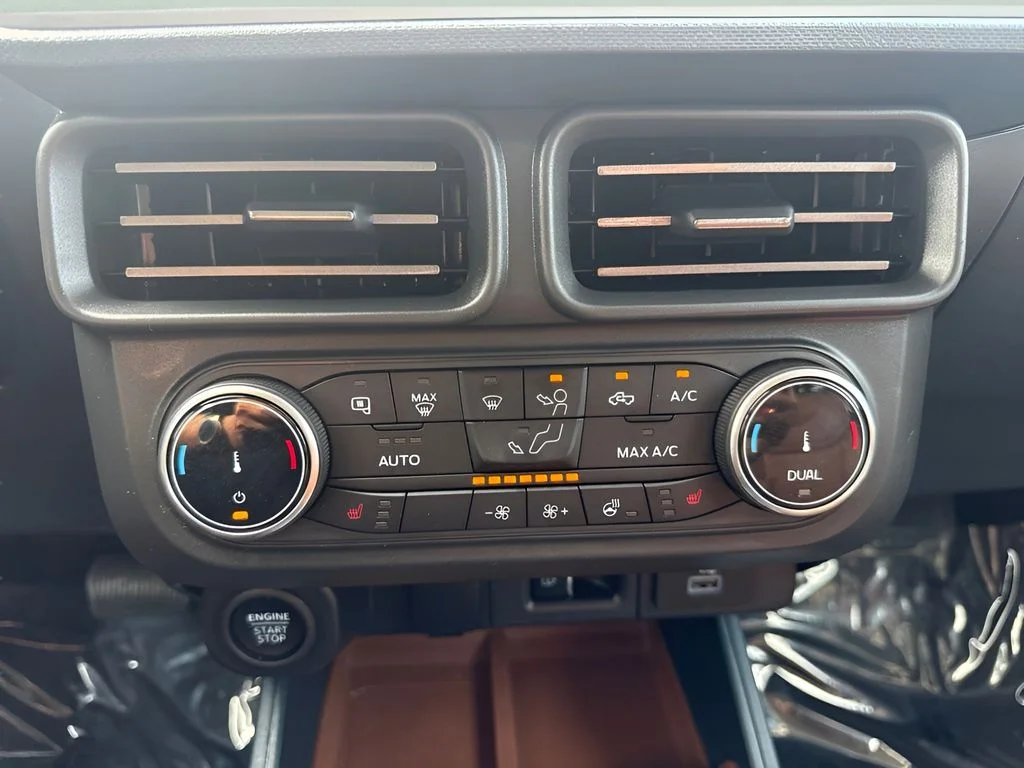 Used 2023 White Ford Lariat image 9