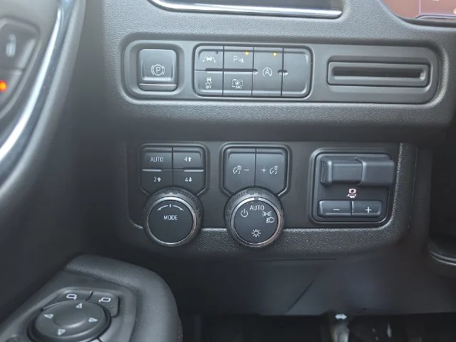 Used 2024 White Chevrolet RST image 28