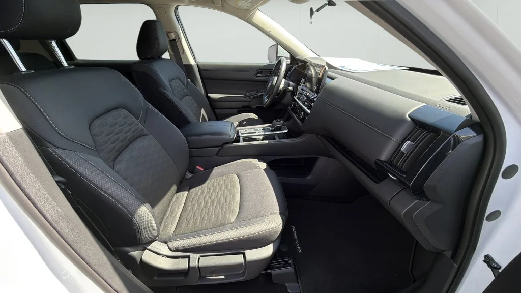 Used 2025 White Nissan SV image 14