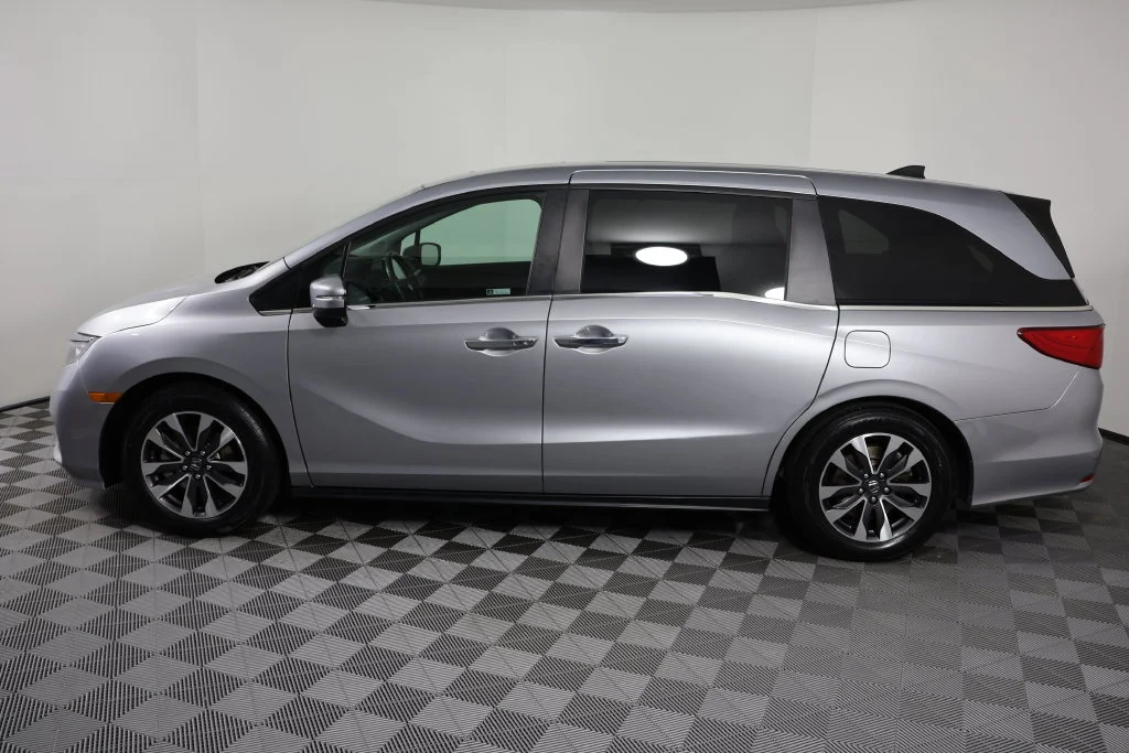 Used 2023 Lunar Silver Metallic Honda EX-L image 5