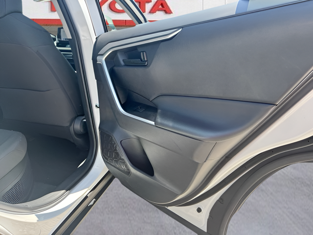 2025 Toyota RAV4 LE - Photo 17