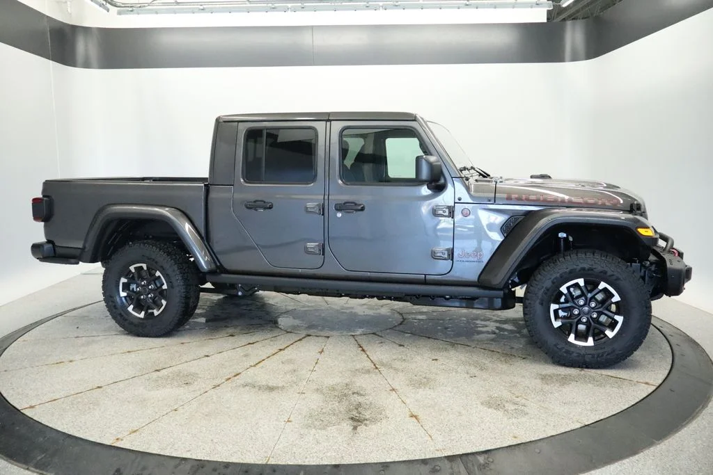 New 2026 Granite Crystal Metallic Clear-Coat Exterior Paint Jeep Rubicon X image 8