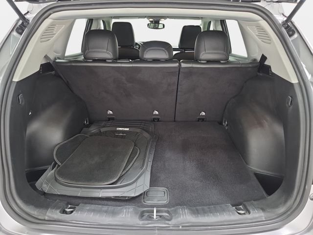 Used 2022 Silver Jeep Latitude Lux image 32