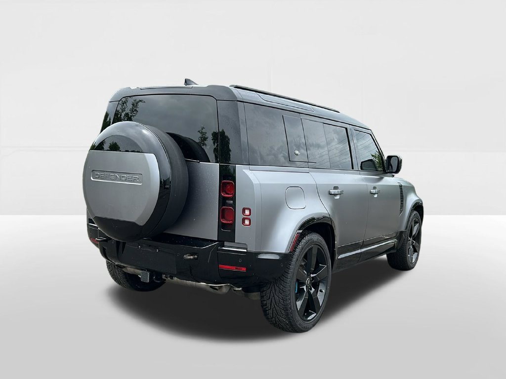 Certified Used 2024 Gray Land Rover X-Dynamic SE image 4