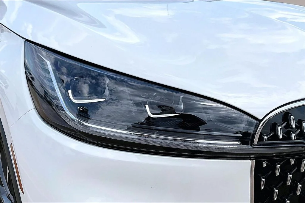 Used 2025 White Lincoln Reserve image 31