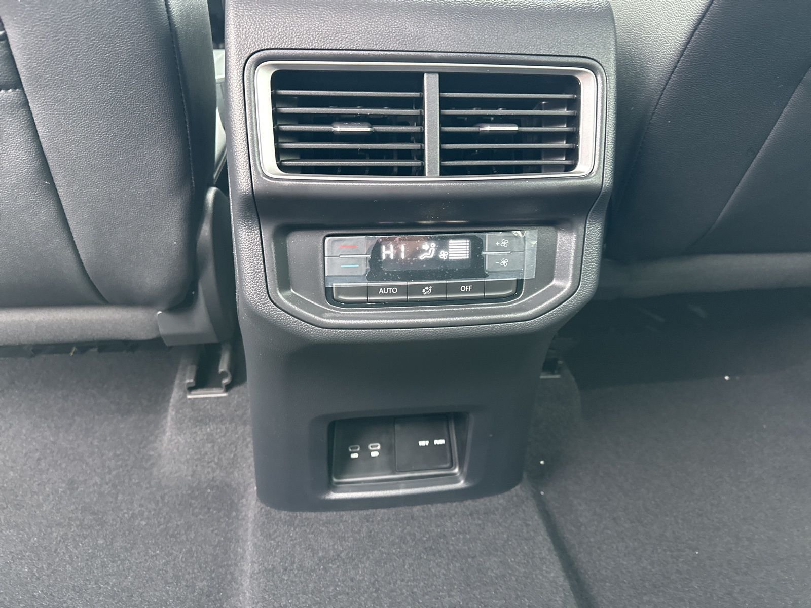 New 2026 White/off-white Volkswagen 2.0T SE w/Technology image 24