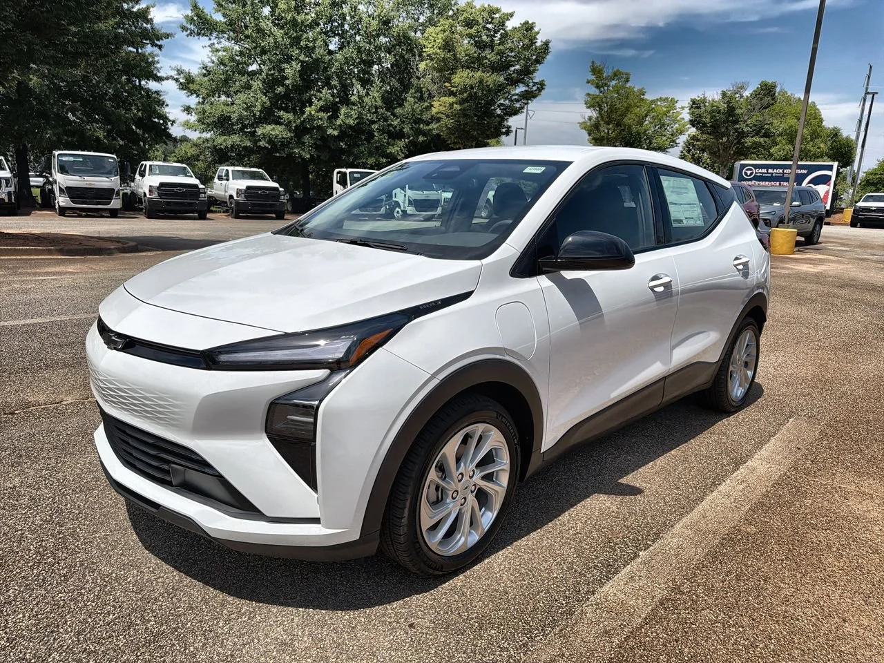 New 2027 Summit White Chevrolet LT image 4