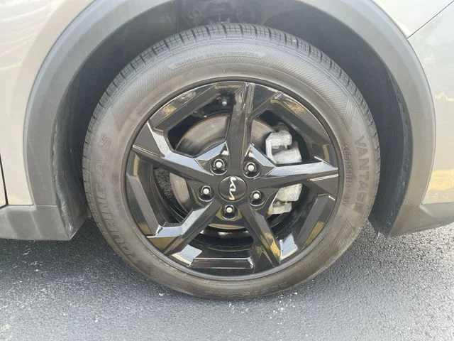 2025 Kia K4 LXS - Photo 41