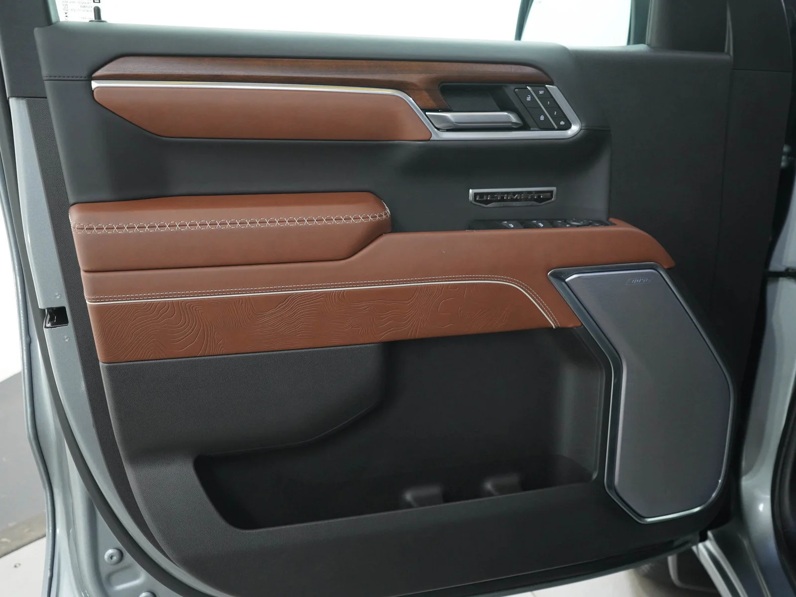 Used 2025 Sterling Metallic GMC Denali Ultimate image 19