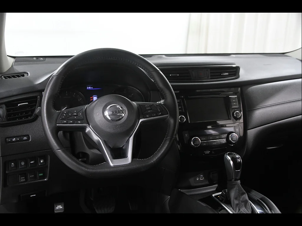 Used 2019 Brilliant Silver Metallic Nissan SV image 7