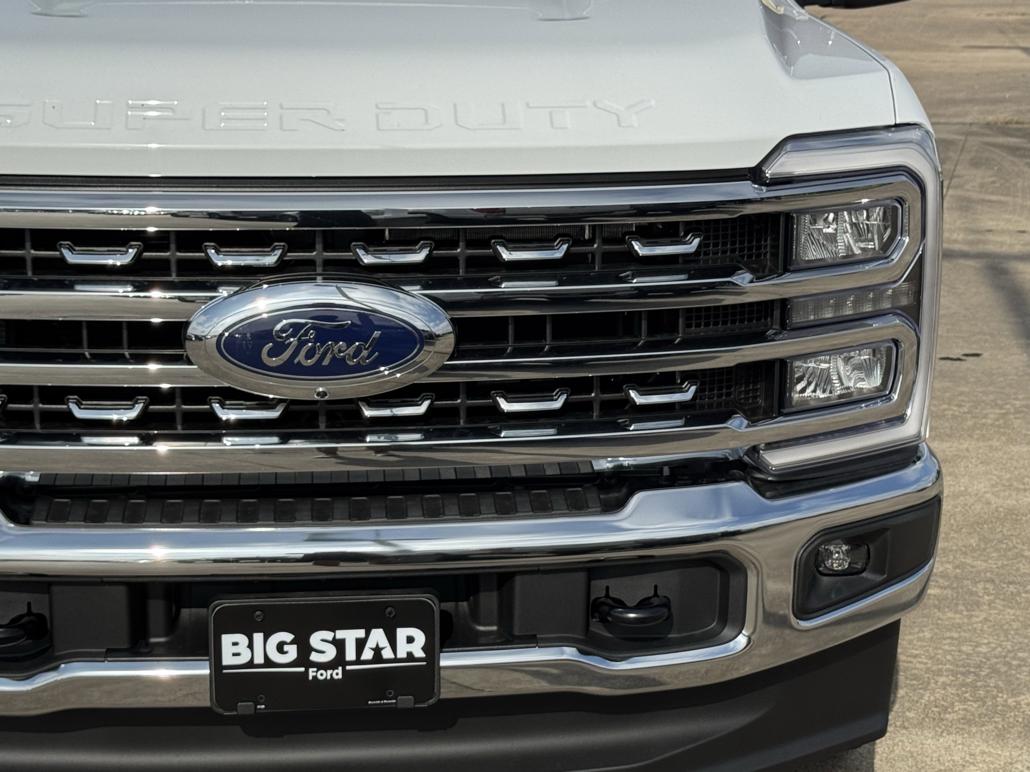 New 2026 Oxford White Ford LARIAT image 4