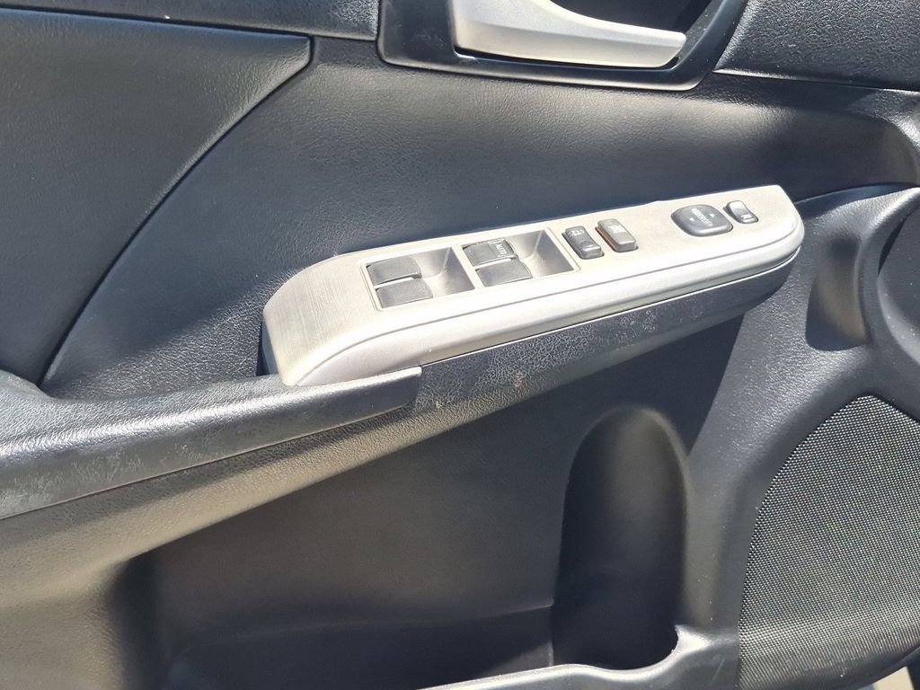 Used 2014 Magnetic Gray Metallic Toyota SE image 19