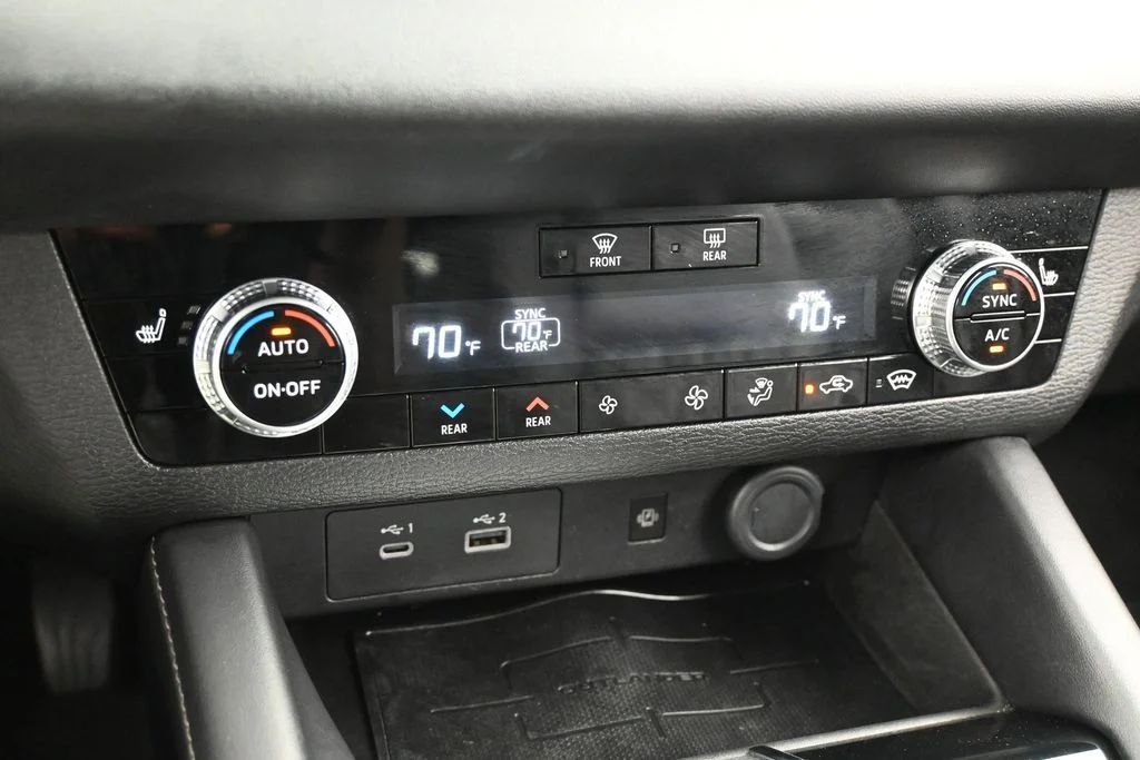 Used 2022 Silver Mitsubishi SEL image 20