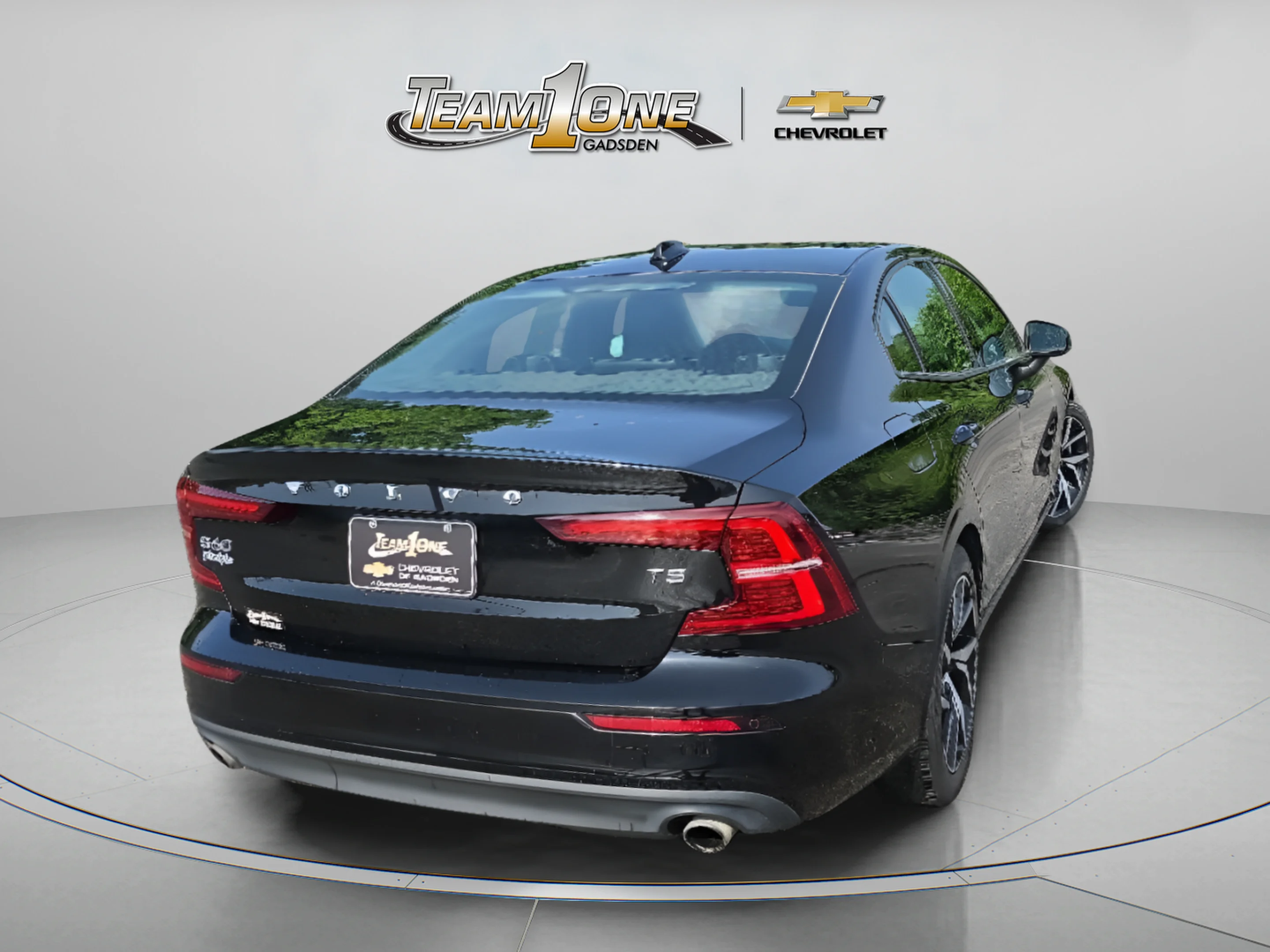 Used 2020 Black Volvo Momentum image 7