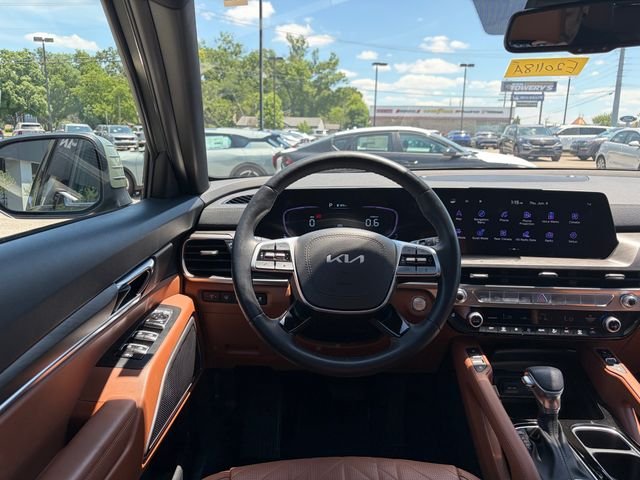 Used 2025 Green Kia EX X-Line image 4