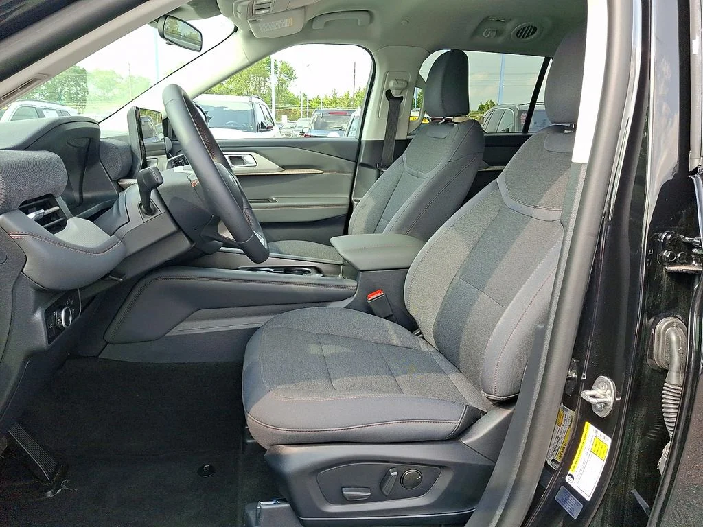 2026 Ford Explorer Active - Photo 13