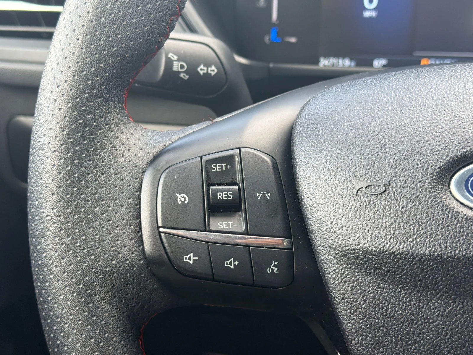 Used 2025 Gray Ford ST-Line image 27