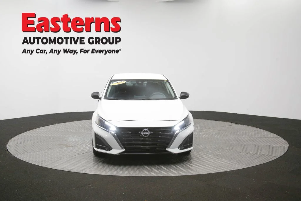 Used 2025 White Nissan 2.5 SV image 53