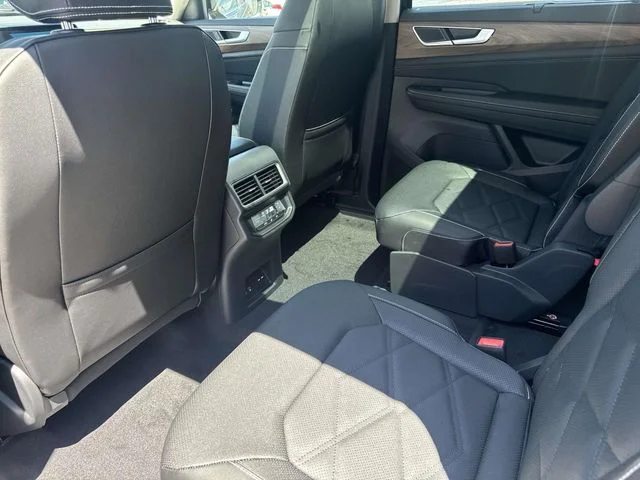 New 2026 Black Volkswagen 2.0T SE w/Technology image 10