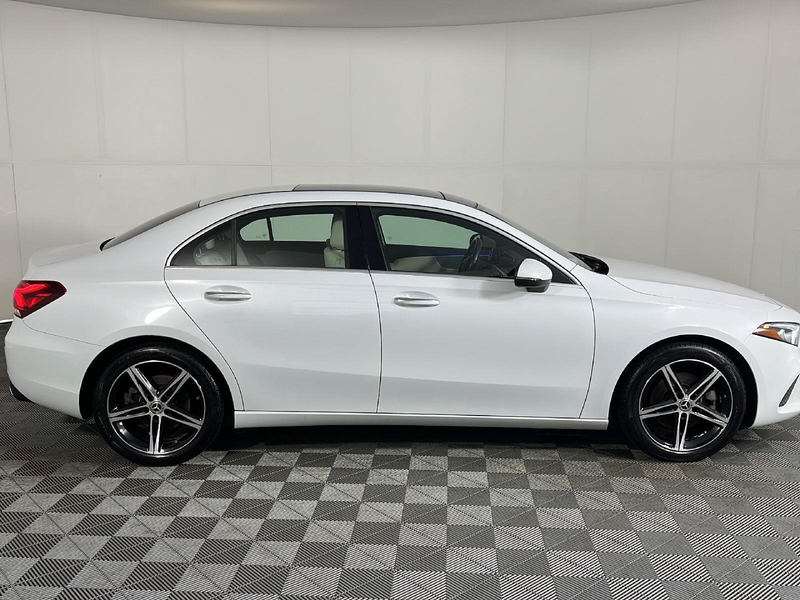Used 2022 Digital White Metallic Mercedes-Benz A 220 image 22