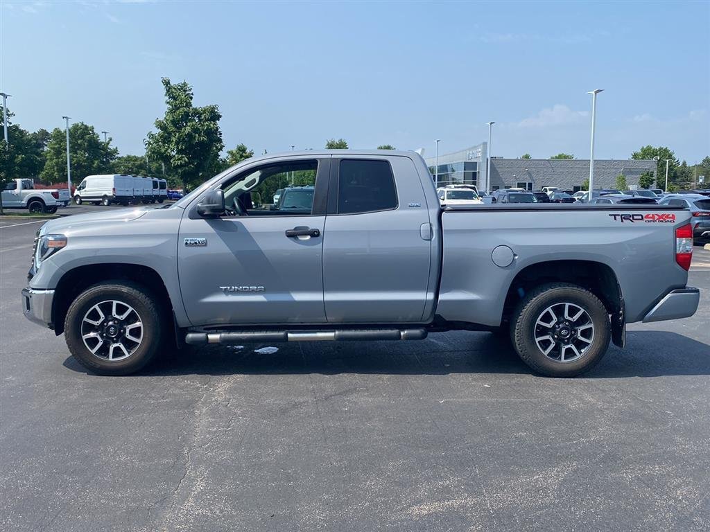 Used 2019 Cement Toyota SR5 image 7