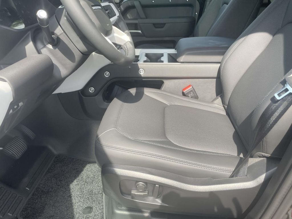 New 2026 Santorini Black Land Rover S image 14
