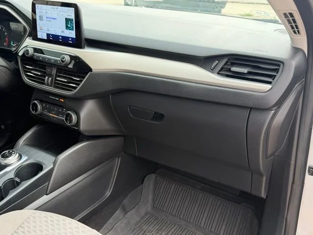 Used 2022 Silver Ford SE image 24
